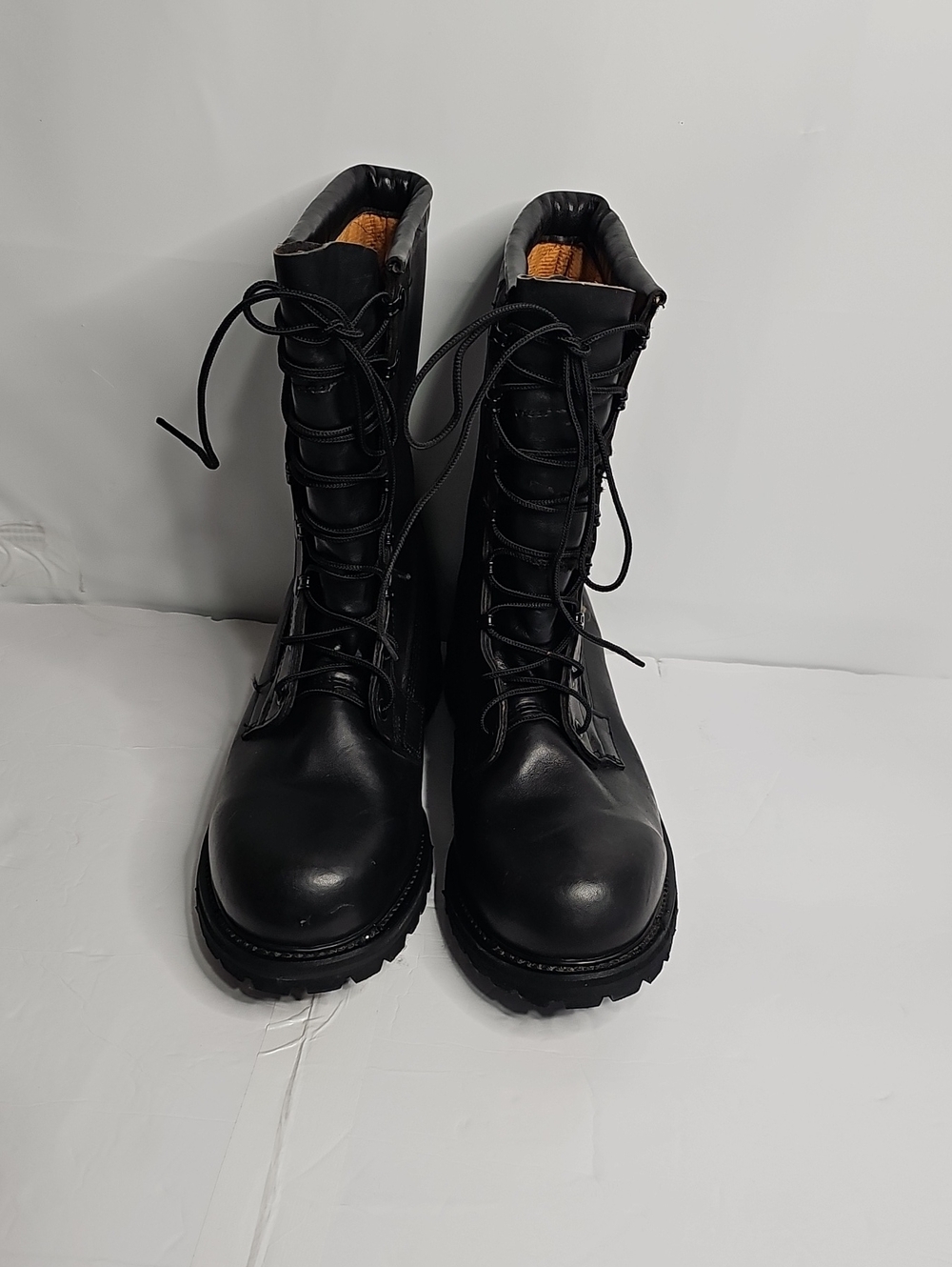 Vibram Men's Black Steeltoe  Lace-Up Leather Combat Boots.
